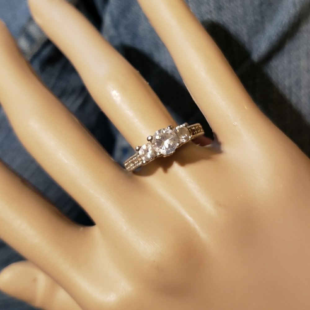 🛍 .925 sterling silver 15cz diamonds